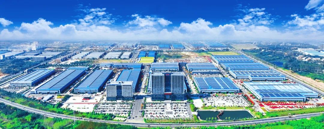 程力汽车集团祝全国人民2025年元旦快乐：继往开来，创新引领向未来
