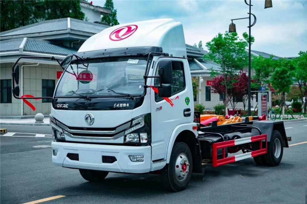 国六7-8方东风D7勾臂垃圾车