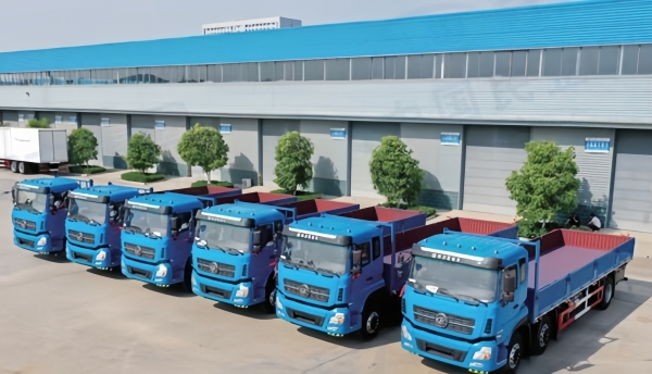 程力载货汽车批量交付