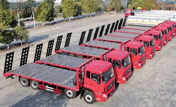 程力平板运输车批量发车