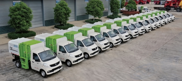 程力挂桶式垃圾车批量发车