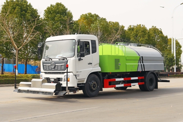 国六8立方东风天锦 路面清洗车