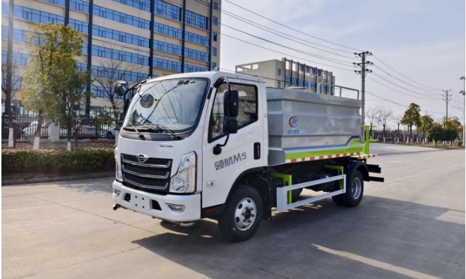 福田领航蓝牌7吨洒水车
