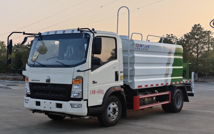 重汽蓝牌7吨洒水车