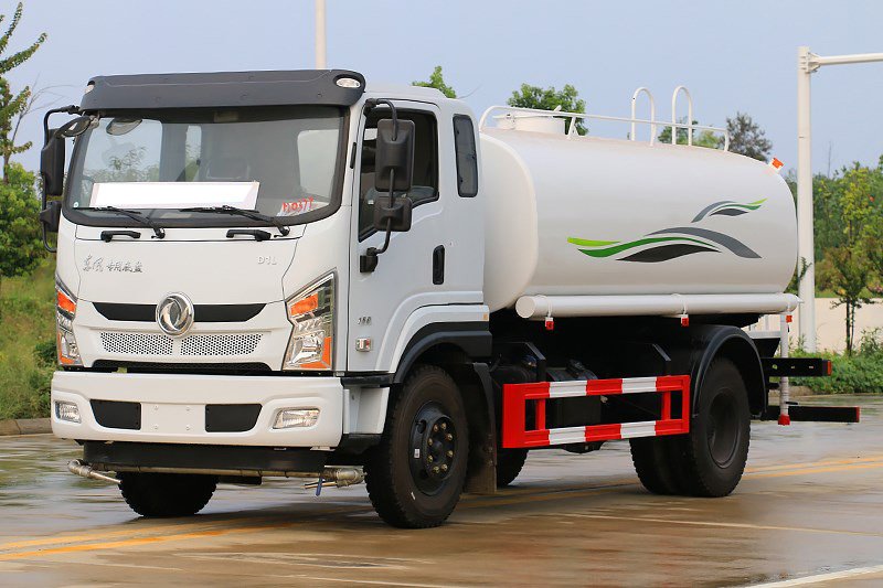 国六东风专底 D1L 12 吨洒水车