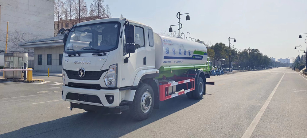 国六陕汽 12 吨洒水车