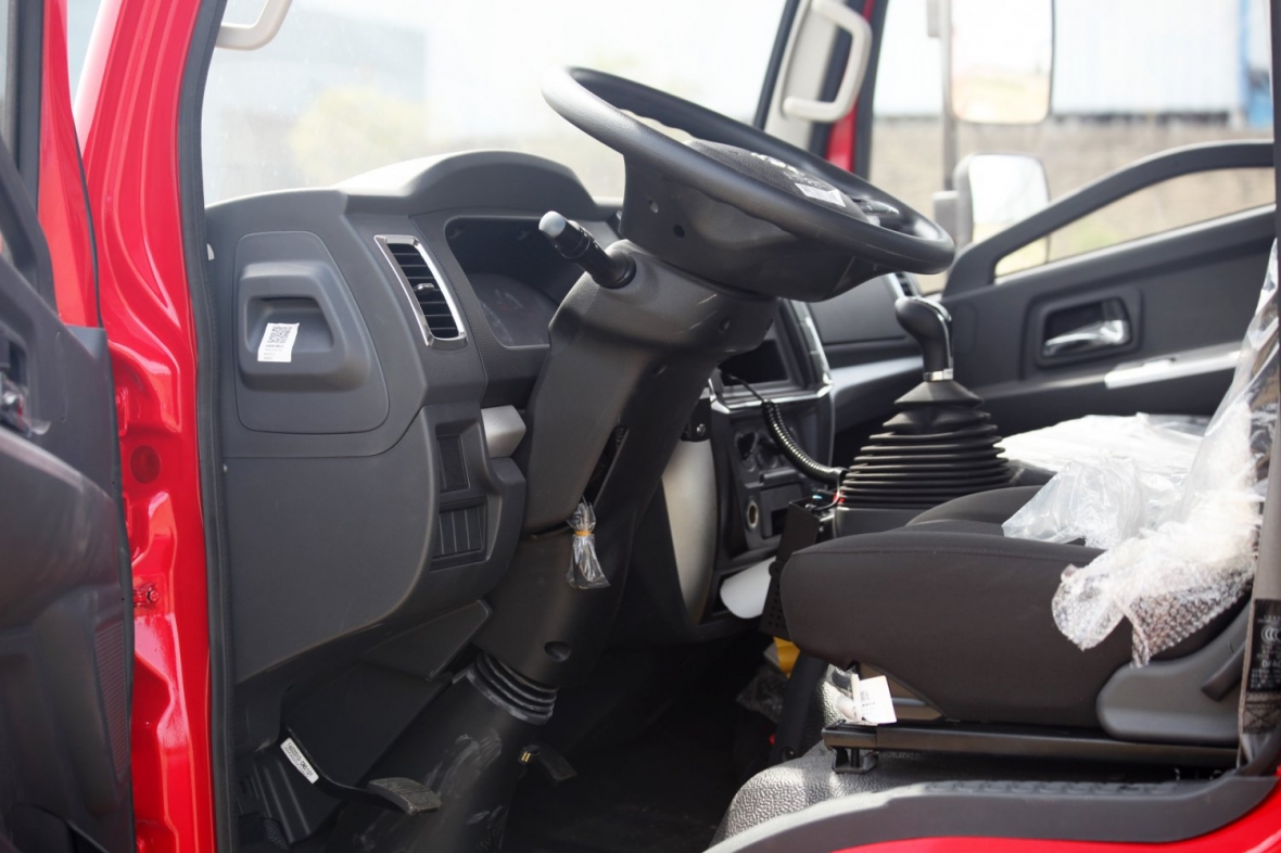 东风4.5吨洒水罐消防车