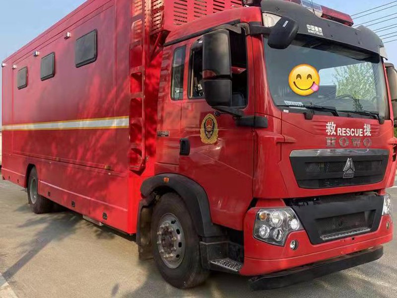 重汽移动厕所车