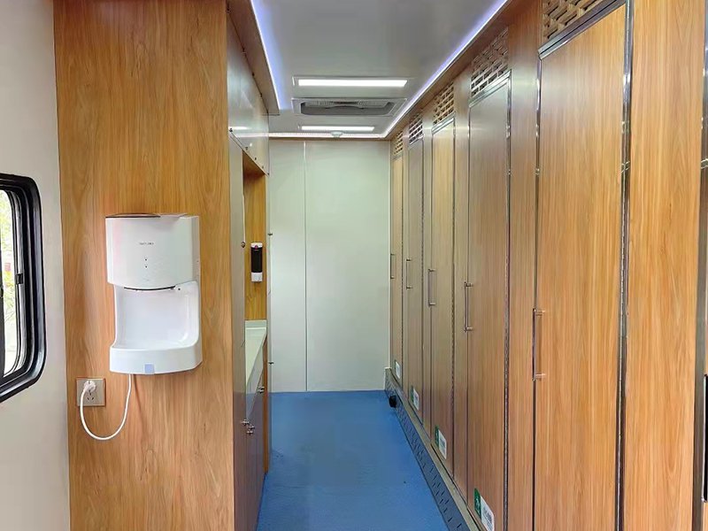 重汽移动厕所车