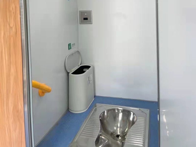 重汽移动厕所车