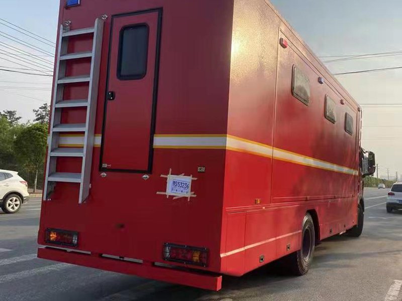 重汽移动厕所车