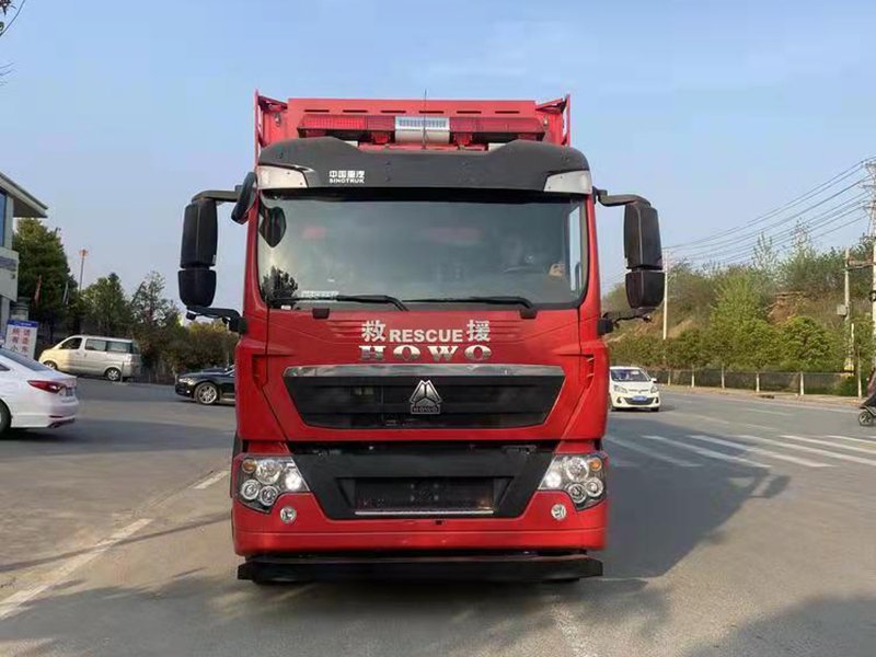 重汽移动厕所车