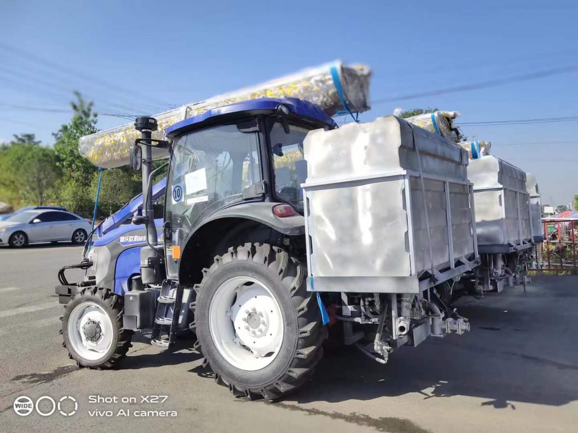 拖拉机式光伏清洗车（前置滚刷）