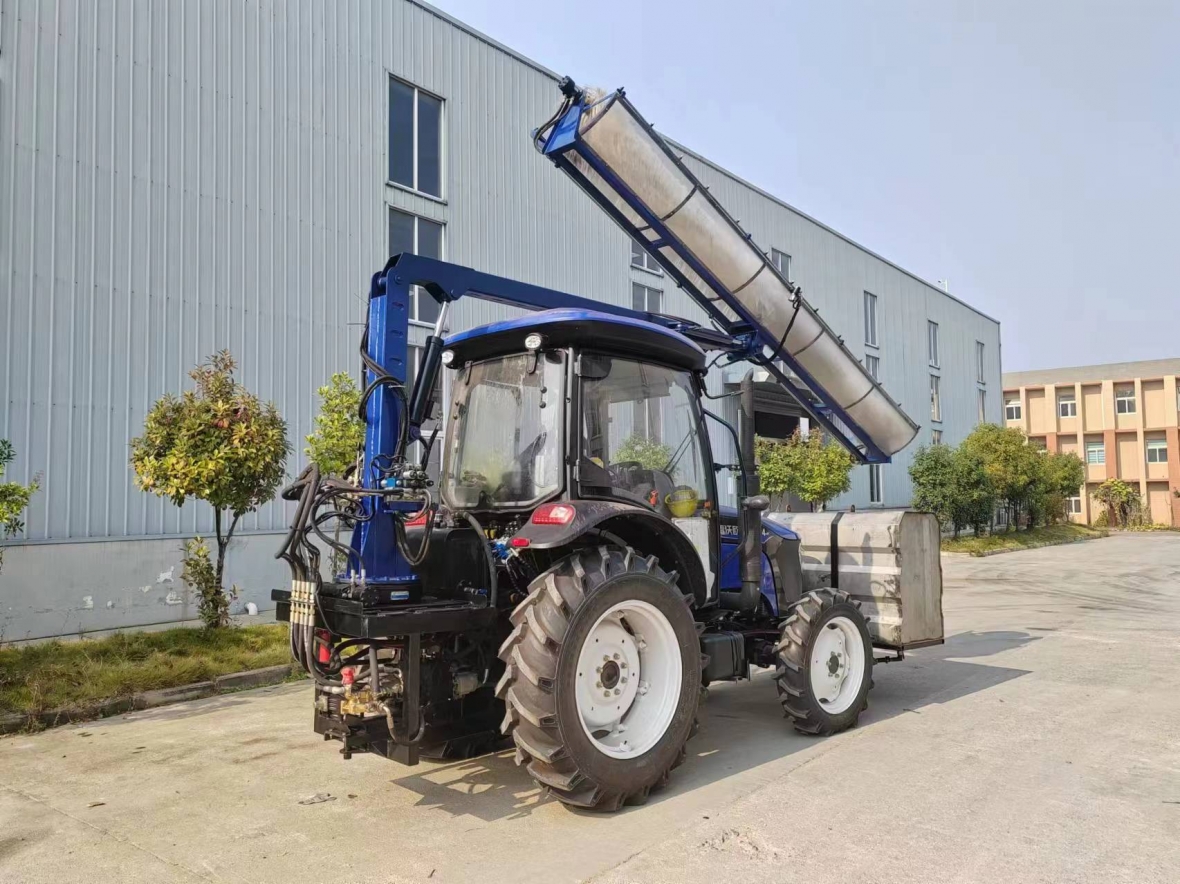 拖拉机式光伏清洗车（后置滚刷）