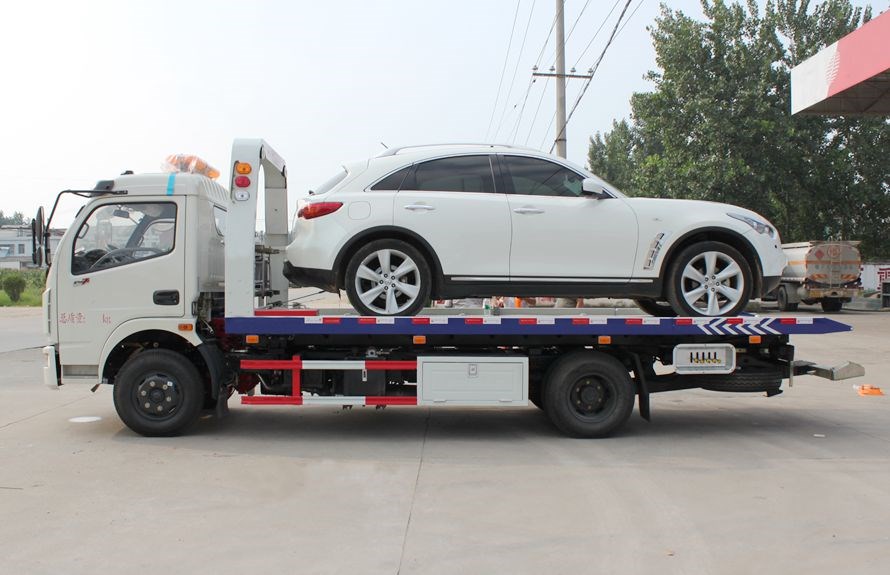 东风多利卡5.6米平板清障车