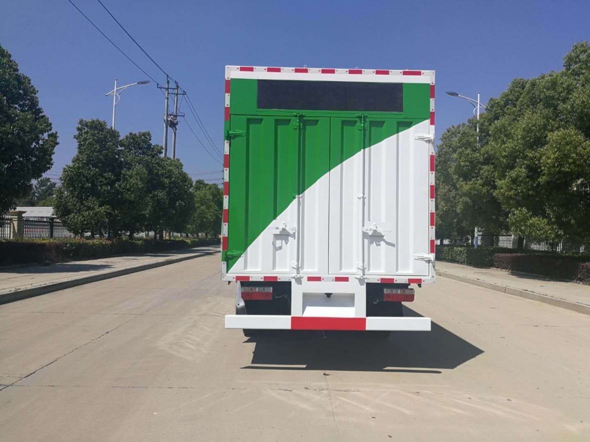 东风大多利卡吸污净化车