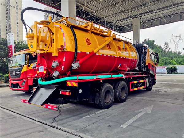 东风天龙后八轮清洗吸污车