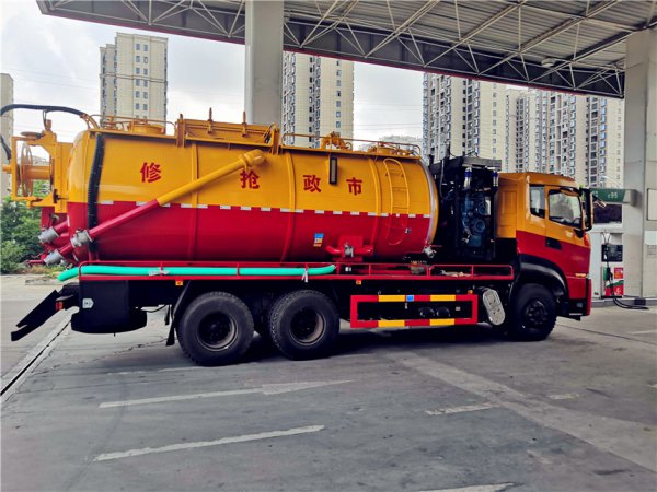 东风天龙后八轮清洗吸污车