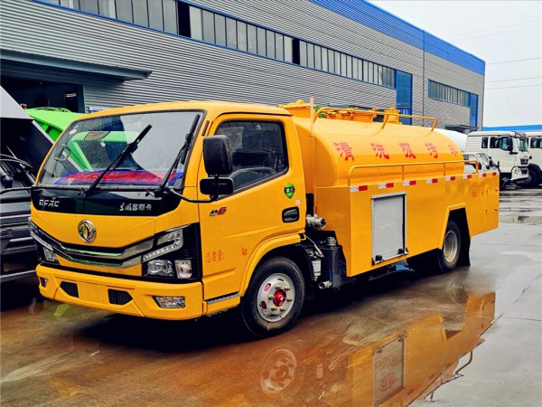 东风小多利卡清洗吸污车