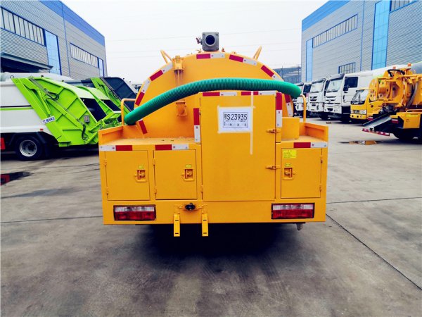 东风小多利卡清洗吸污车