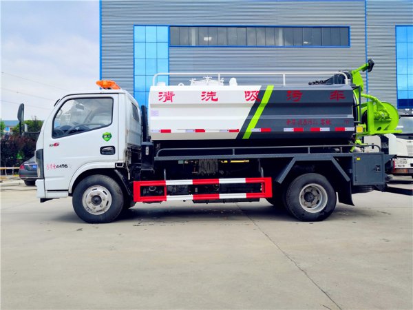 东风多利卡4+2清洗吸污车