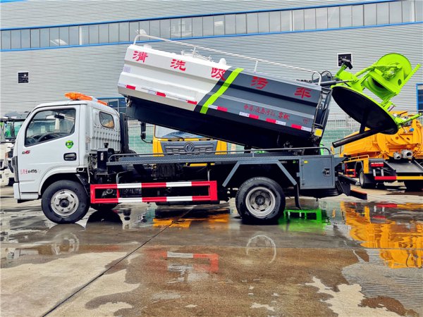 东风多利卡4+2清洗吸污车