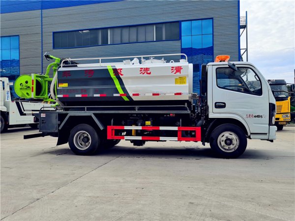 东风多利卡4+2清洗吸污车