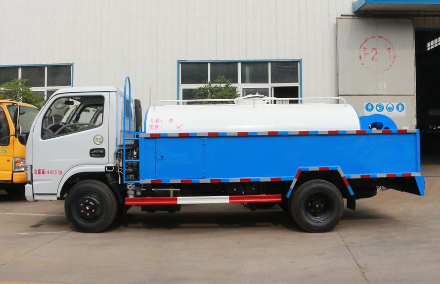 东风蓝牌多利卡高压清洗车