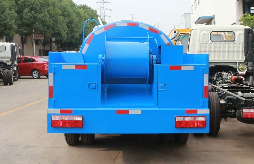 东风蓝牌多利卡高压清洗车