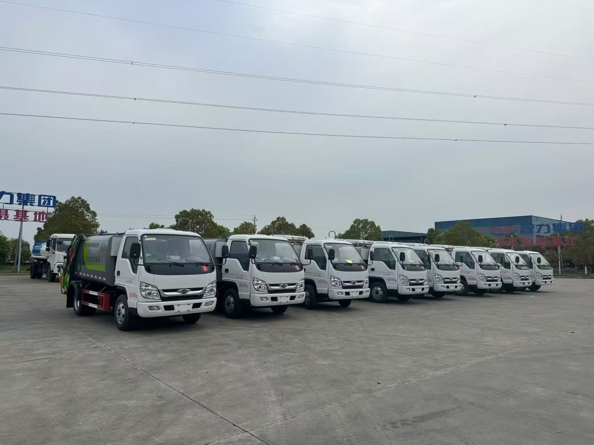 程力福田压缩式垃圾车批量交付
