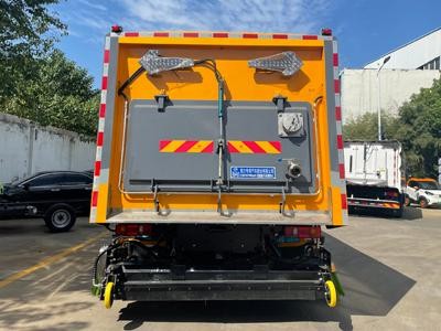 CLW5181TWQAXS型道路污染清除车公告照片4