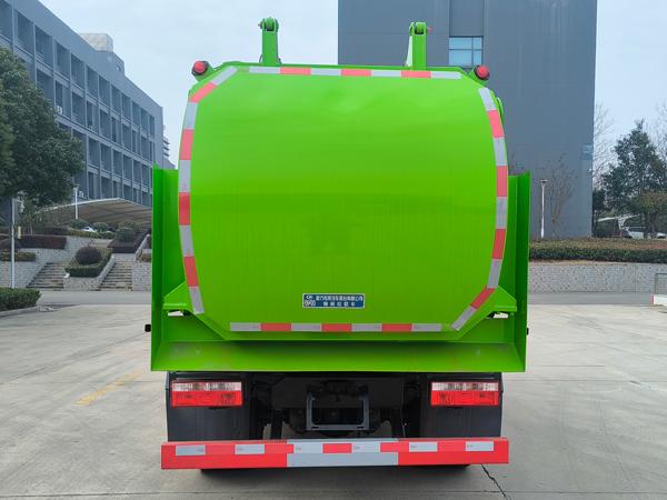 CLW5070TCAAHE型餐厨垃圾车实拍2